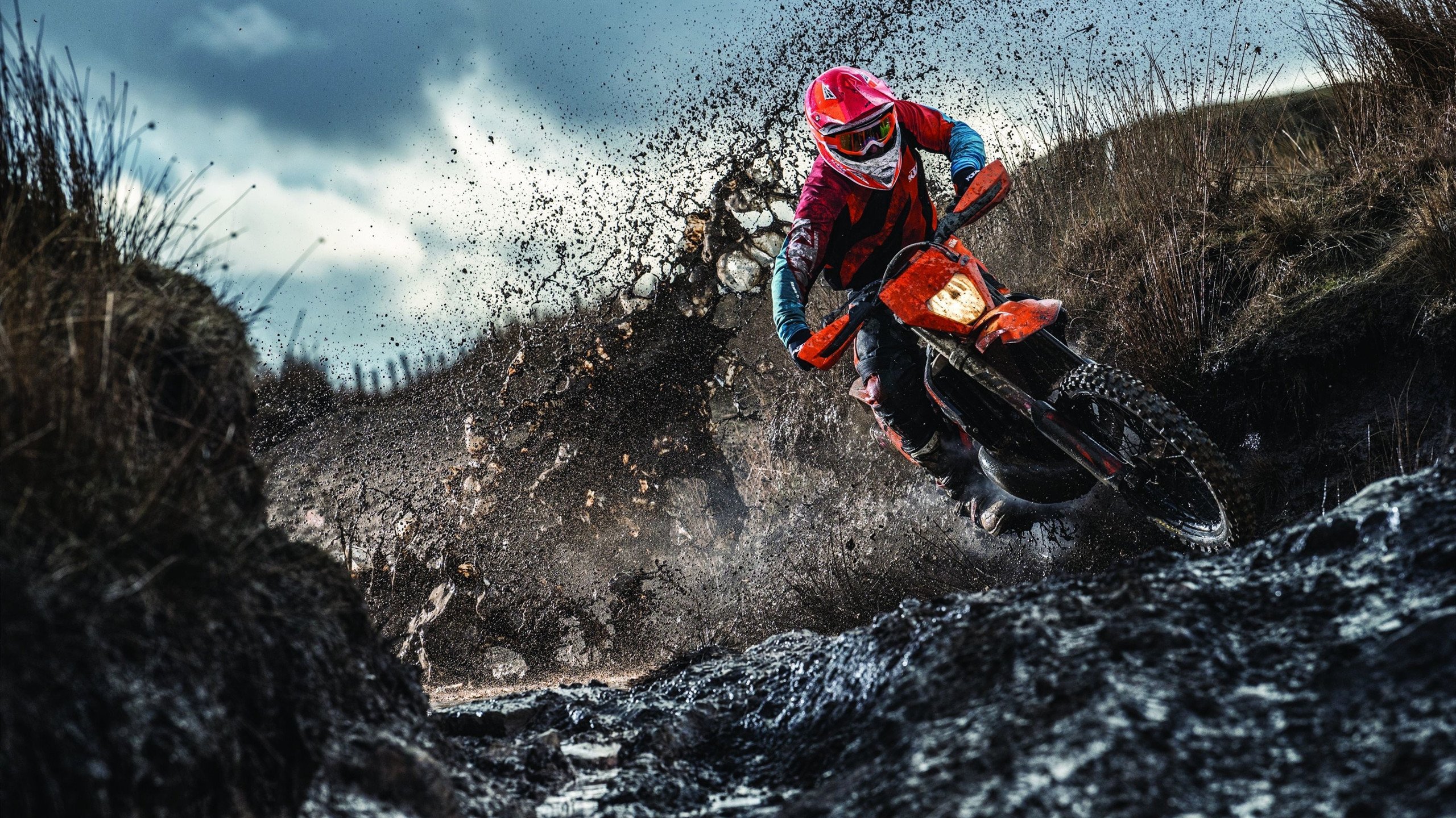 _无人机击球赛：科技助力传统运动升级_，无人机比赛视频